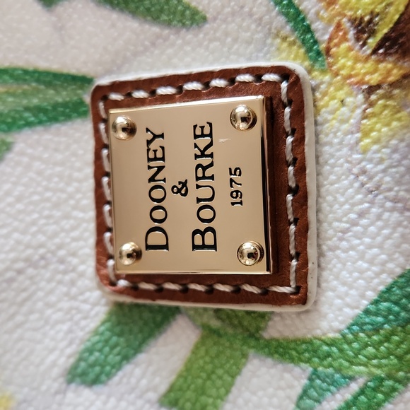 NWT Dooney & Bourke Daffodil White Leather Wristlet Wallet π€πΌπ - Picture 2 of 16